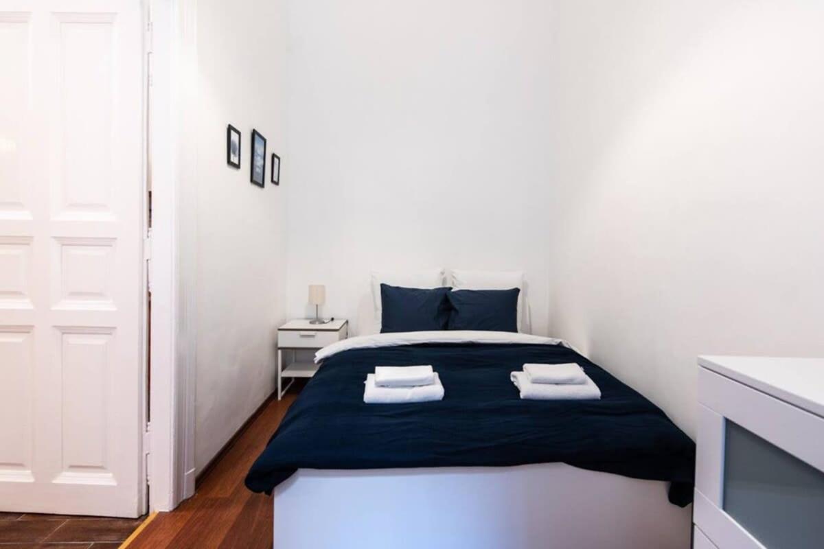 Very Convenient Large Ac Place Apartment *